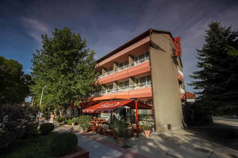 Hotel Dombóvár מראה חיצוני תמונה